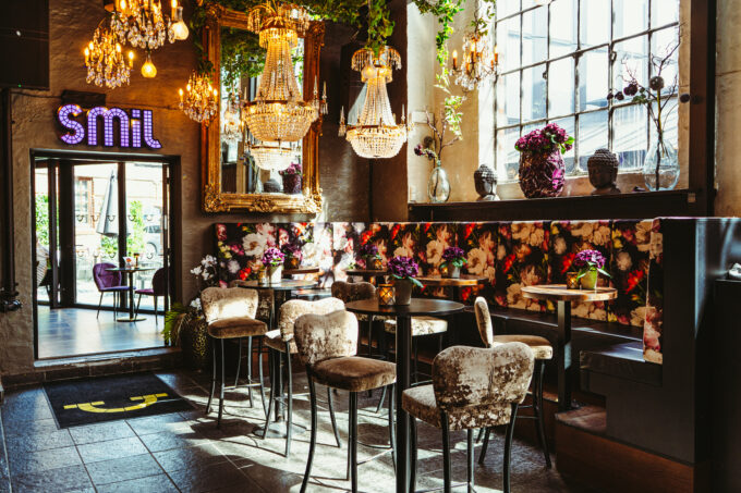 Lounge bar